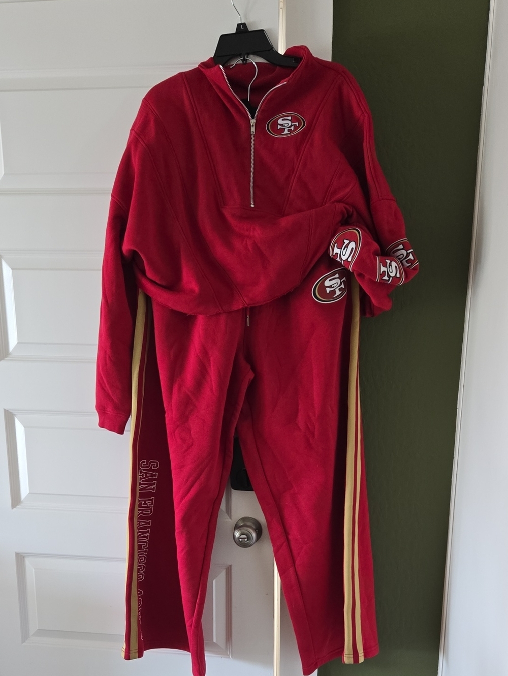 NFL 49ers Apparel Cropped Sweatshirt & Sweatpants